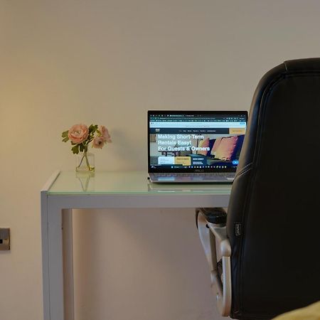 Stylish 2 Bed Apt 18 - City Centre, Free Parking, Espresso Machine & Netflix - Hosted By Stay Host Save シェフィールド エクステリア 写真