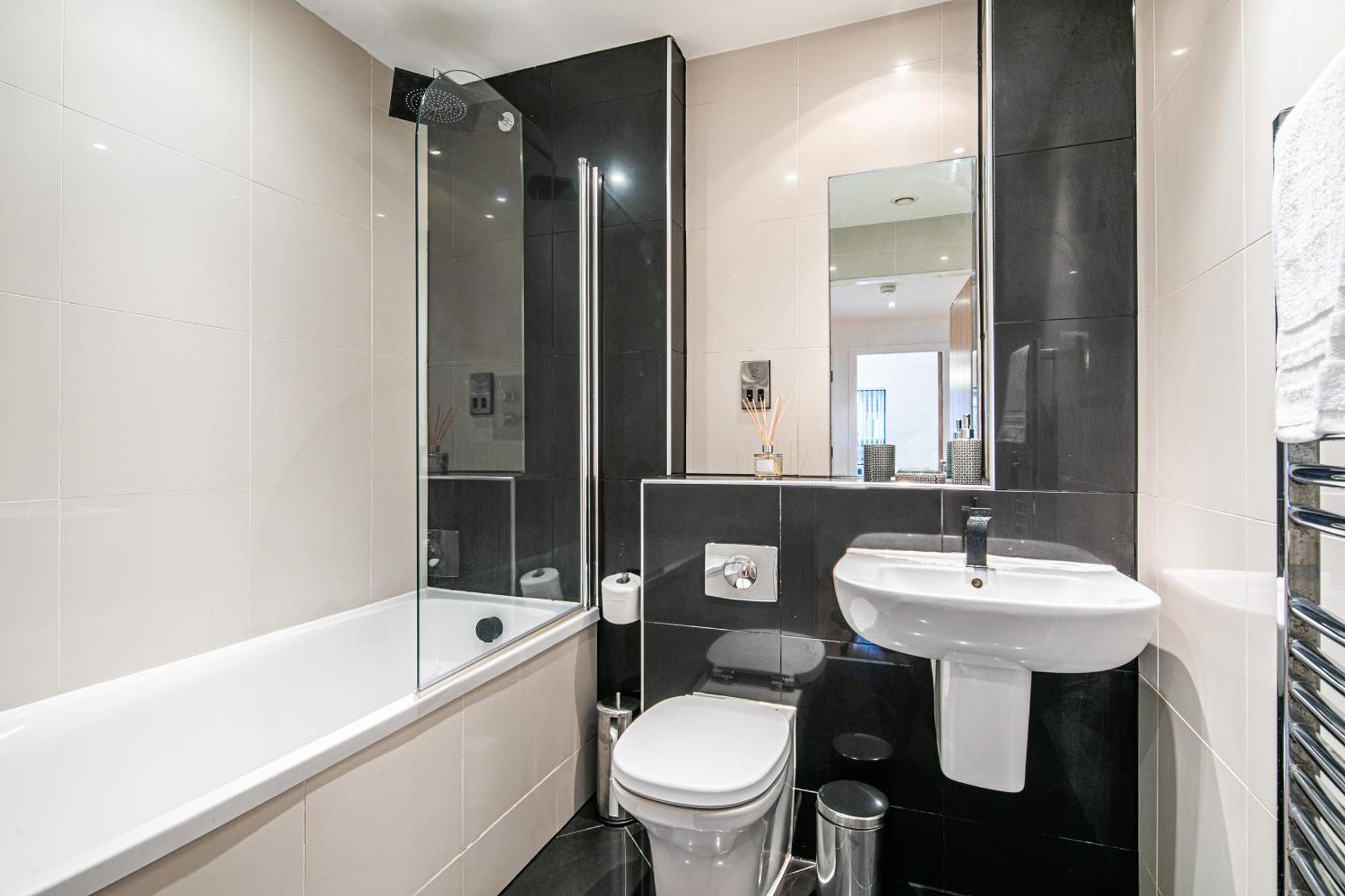 Stylish 2 Bed Apt 18 - City Centre, Free Parking, Espresso Machine & Netflix - Hosted By Stay Host Save シェフィールド エクステリア 写真